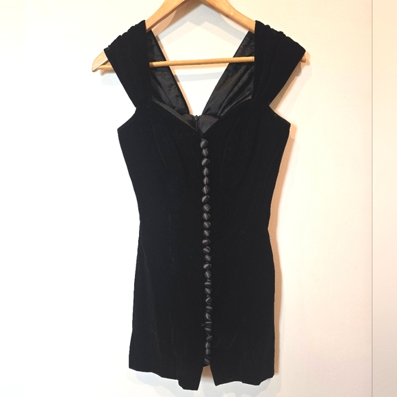 JS Collections Dresses & Skirts - Vintage 90s JS Collections velvet mini dress, size 6